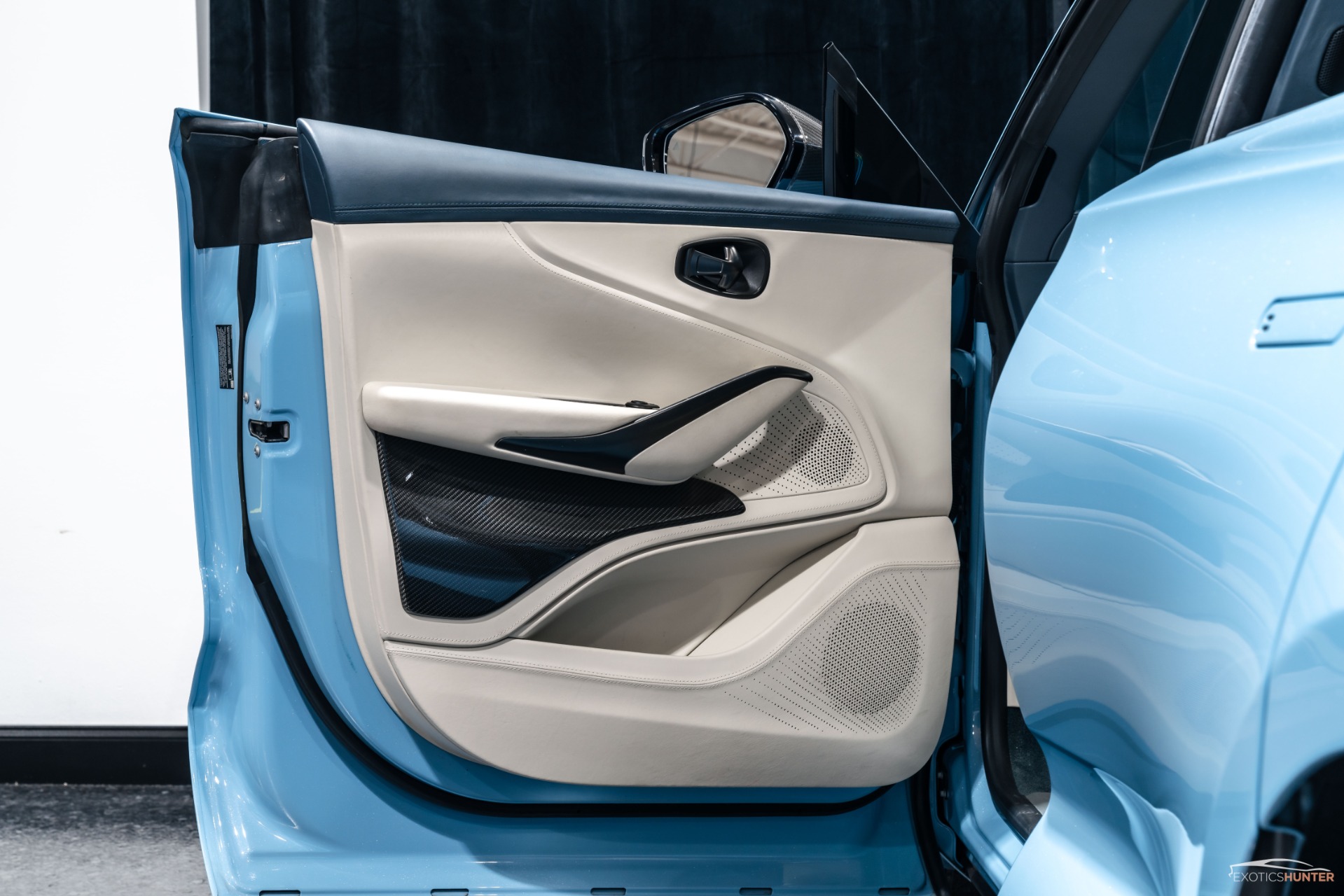 Used-2022-Aston-Martin-DBX-Q-